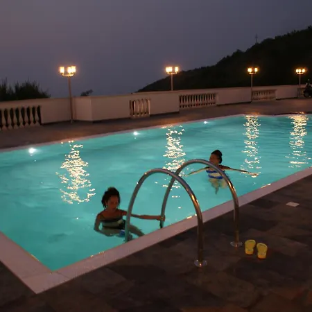 Bloom Tropea 아파트호텔