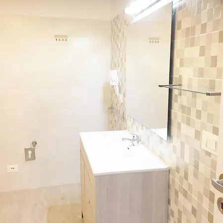 Bloom Tropea 아파트호텔 4*